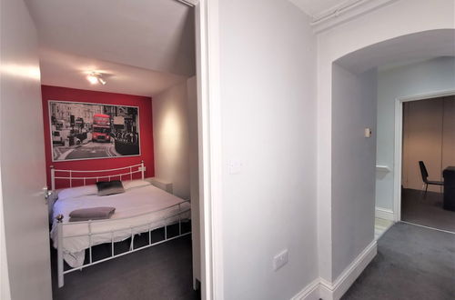 Photo 21 - Spacious 2 bed flat in Camden