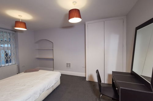 Photo 3 - Spacious 2 bed flat in Camden