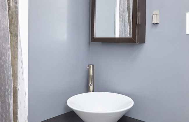 Prime Location! 5BR in Quaint Neighborhood! - Photo 19