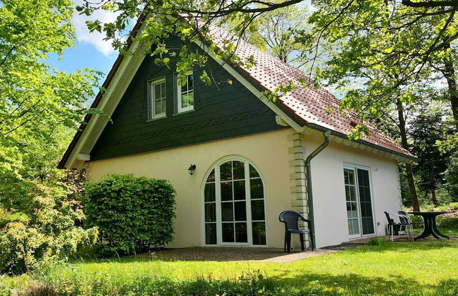 Tidy House With Sauna and Steam Bath, in a Forest - Foto 1