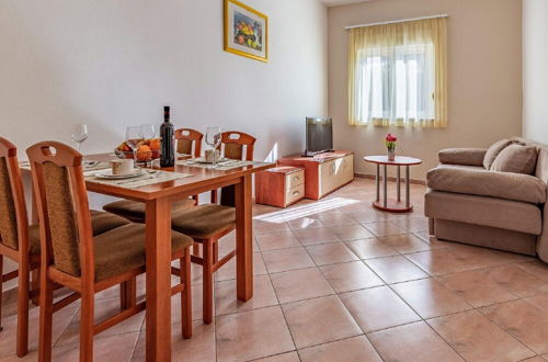 Photo 9 - Attractive Apartment in Banjole near Fratarski Otok Island