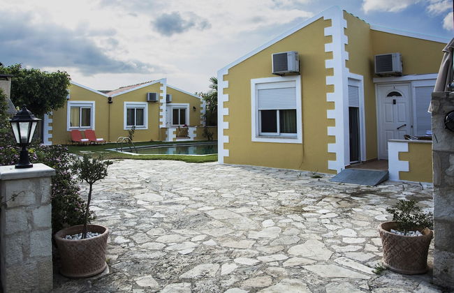 plakalona - Photo 1