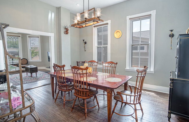 Restored Historic 2br/1.5ba House Near Downtown - Photo 41