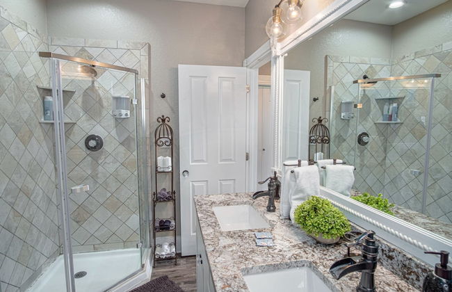 Restored Historic 2br/1.5ba House Near Downtown - Photo 33