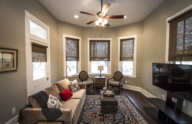 Restored Historic 2br/1.5ba House Near Downtown - Photo 42