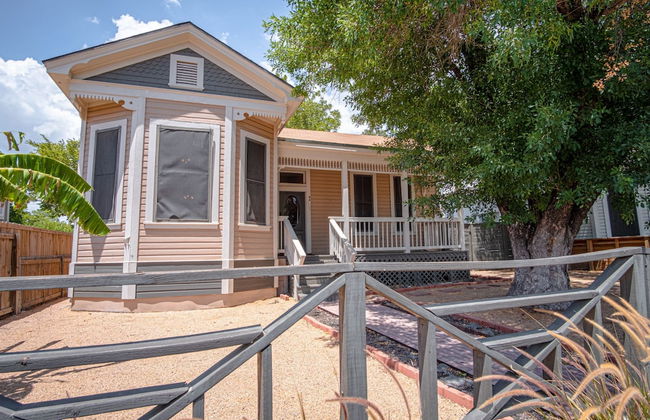 Restored Historic 2br/1.5ba House Near Downtown - Photo 52