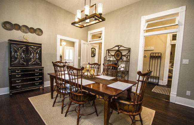 Restored Historic 2br/1.5ba House Near Downtown - Photo 38