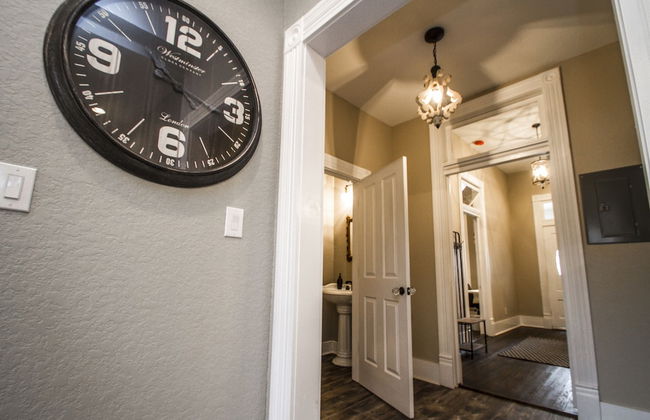 Restored Historic 2br/1.5ba House Near Downtown - Photo 7