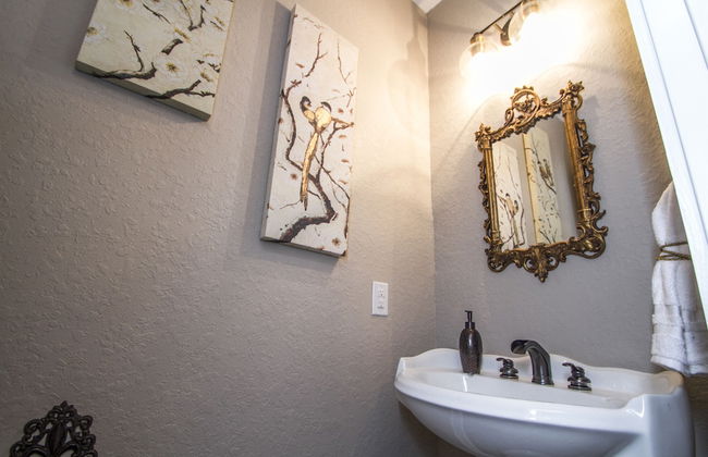 Restored Historic 2br/1.5ba House Near Downtown - Photo 27