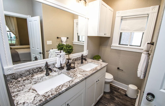Restored Historic 2br/1.5ba House Near Downtown - Photo 28