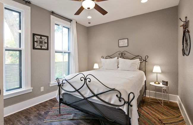 Restored Historic 2br/1.5ba House Near Downtown - Photo 8
