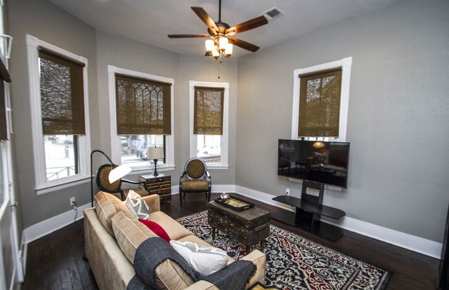 Restored Historic 2br/1.5ba House Near Downtown - Photo 25