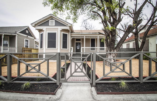 Restored Historic 2br/1.5ba House Near Downtown - Photo 49