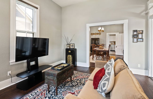 Restored Historic 2br/1.5ba House Near Downtown - Photo 23
