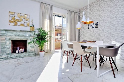 Photo 1 - Elegant flat for 8 near Colosseum