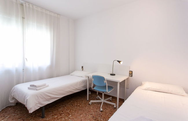 Spacious & Quiet 4 Bedroom Apartment - Foto 9
