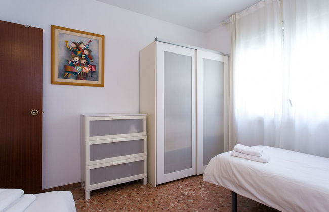 Spacious & Quiet 4 Bedroom Apartment - Foto 4