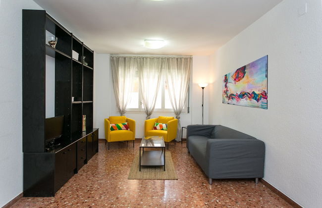 Spacious & Quiet 4 Bedroom Apartment - Foto 1