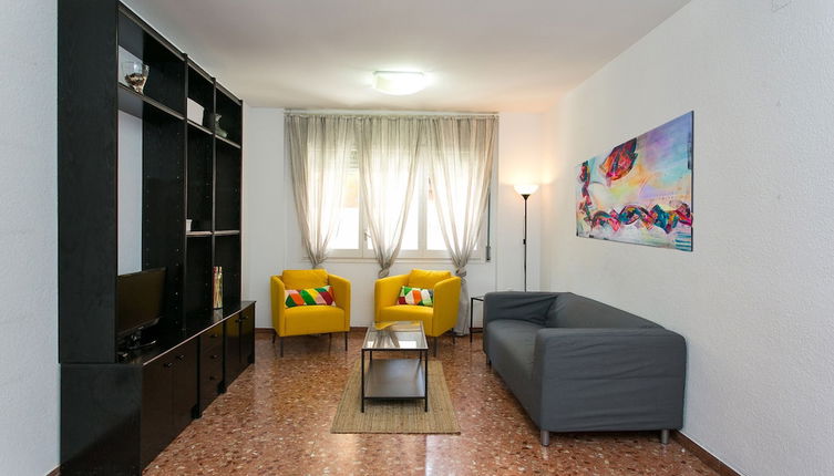 Photo 1 - Spacious & Quiet 4 Bedroom Apartment