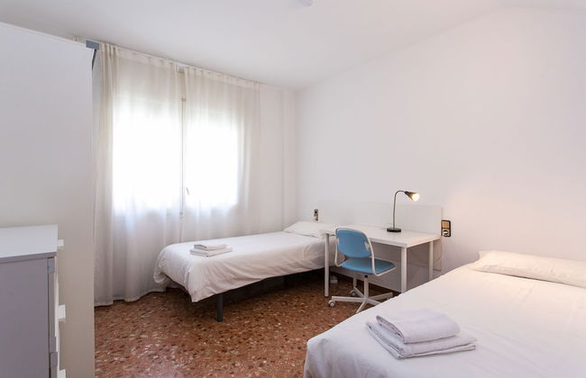 Spacious & Quiet 4 Bedroom Apartment - Foto 8