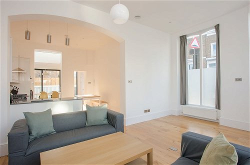 Foto 21 - Newly Refurbished Modern 3 Bedroom Apartment in Affluent Fulham