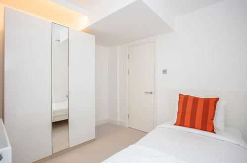 Photo 4 - Newly Refurbished Modern 3 Bedroom Apartment in Affluent Fulham