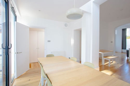 Photo 17 - Newly Refurbished Modern 3 Bedroom Apartment in Affluent Fulham