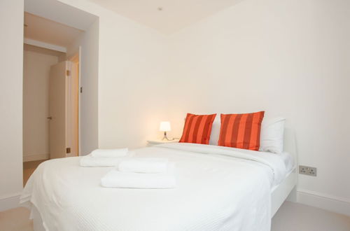 Photo 7 - Newly Refurbished Modern 3 Bedroom Apartment in Affluent Fulham