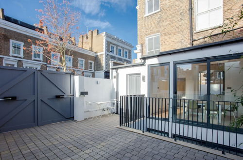 Foto 29 - Newly Refurbished Modern 3 Bedroom Apartment in Affluent Fulham