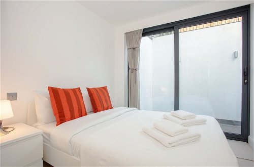 Photo 11 - Newly Refurbished Modern 3 Bedroom Apartment in Affluent Fulham