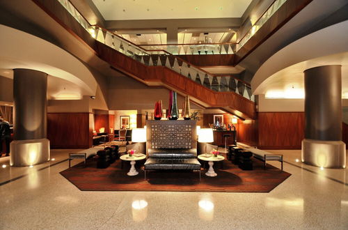 Photo 2 - Magnolia Hotel Dallas Downtown