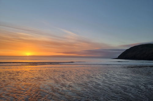 Foto 1 - Impeccable Beachfront 2-bed Cottage in St Bees