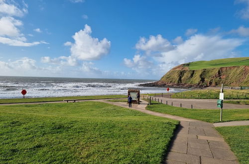 Foto 23 - Impeccable Beachfront 2-bed Cottage in St Bees