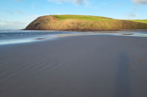 Foto 17 - Impeccable Beachfront 2-bed Cottage in St Bees