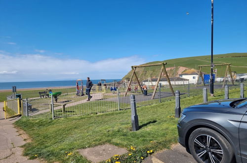 Foto 16 - Impeccable Beachfront 2-bed Cottage in St Bees