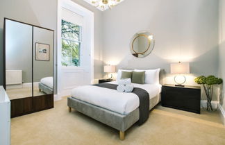 Photo 3 - JOIVY Palmerston Place Residence: Luxury City Centre Apt With Private Parking