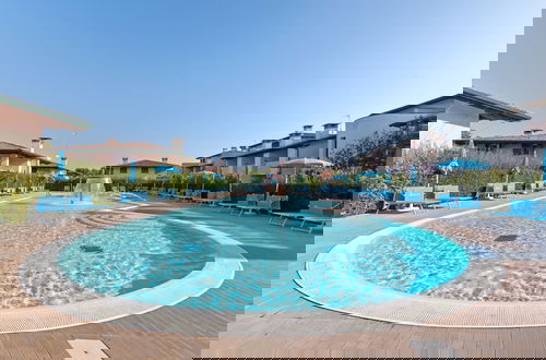 Foto 14 - Apartment With Pool in Lido Delle Nazioni