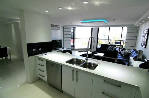 Foto 27 - Genesis Apartments by Gold Coast Premium