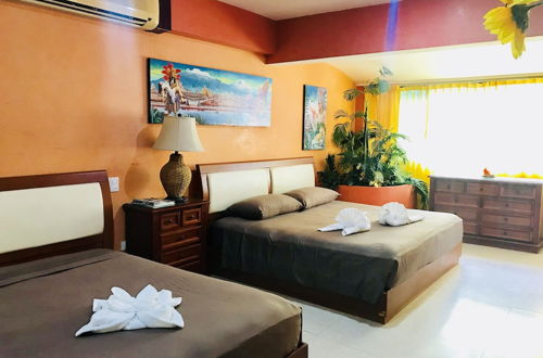 Foto 3 - Room in Villa - Suite Jacuzzi Room in Stunning Villa Playacar Ii