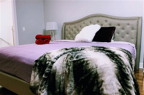Foto 15 - Designer Luxury 3 Bedroom Townhouse