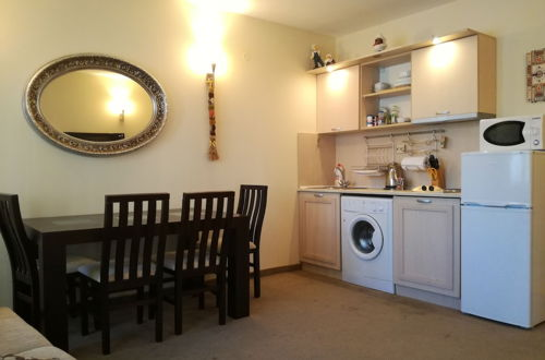 Photo 1 - Two Bedroom Apartment with Kitchen