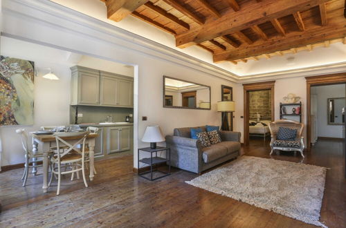 Photo 8 - Pontevecchio Stylish Apartment in Florence - Hosted by Sweetstay