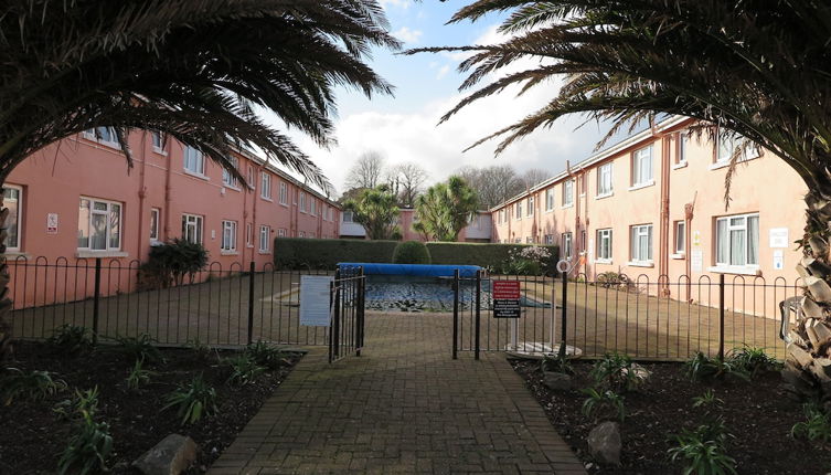 Photo 1 - Esplanade Court Apartments With Seasonal Swimming Pool