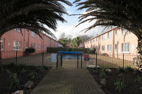 Photo 1 - Esplanade Court Apartments With Seasonal Swimming Pool