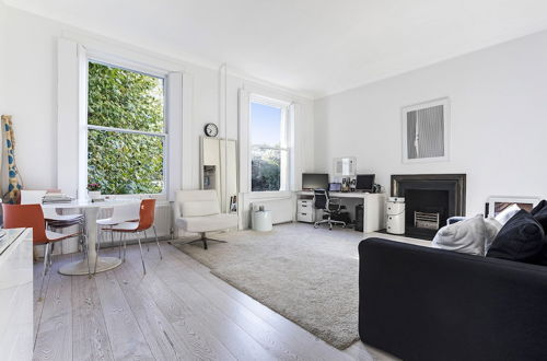 Photo 1 - Well Presented one Bedroom Apartment Located in the Fabulous Notting Hill