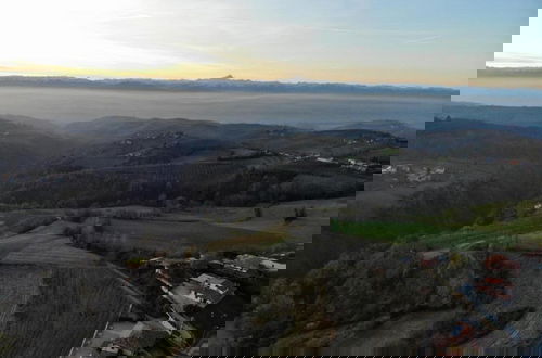 Photo 36 - Apartment in Belvedere Langhe With Wine Views