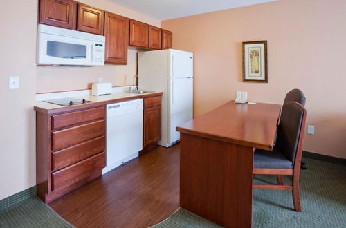 Photo 12 - Grandstay Residential Suites Hotel - Sheboygan