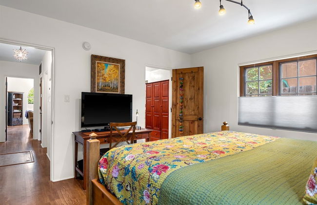 Casa O'keeffe - Five-minute Walk to The Plaza, Quiet Neighborhood, Comfort and Convenience - Foto 3