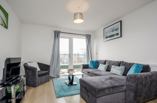 Photo 14 - Impeccable 2-bed Apartment in Romford