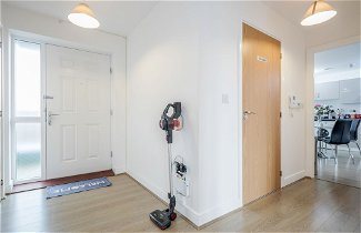 Photo 3 - Impeccable 2-bed Apartment in Romford